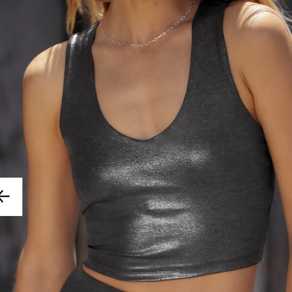 NWT Beyond Yoga Heather Rib Black Shine Glow On Cropped Tank - Picture 10 of 10